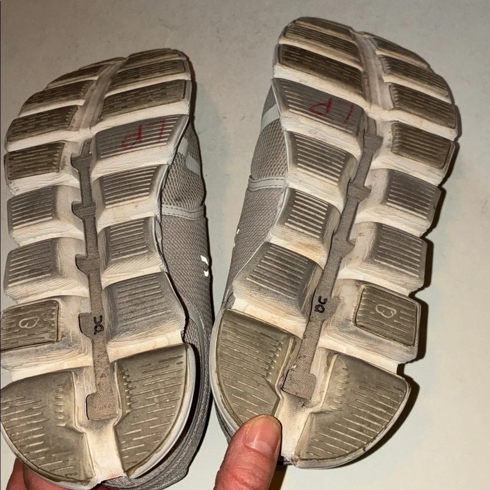 On Cloud 5 Sneakers 7.5 - Picture 10 of 10